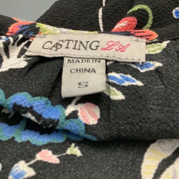 Cold shoulder, short sleeve dress. Size small - Picture 7 of 7